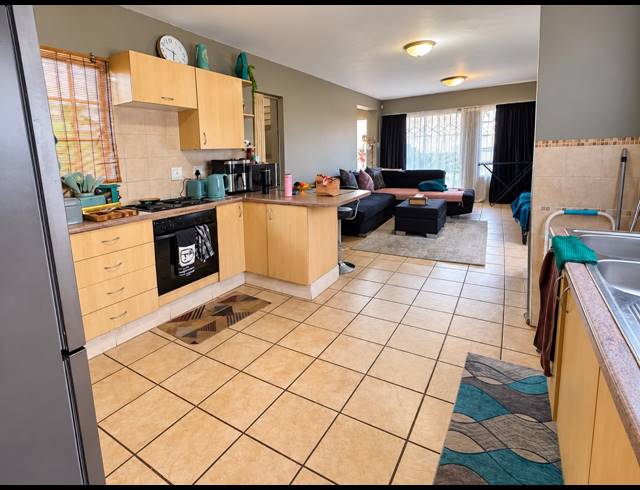 3 BEDROOM TOWNHOUSE FOR SALE IN REYNO RIDGE